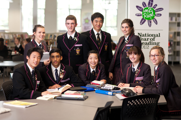 天津黑利伯瑞國(guó)際學(xué)校中學(xué)校服