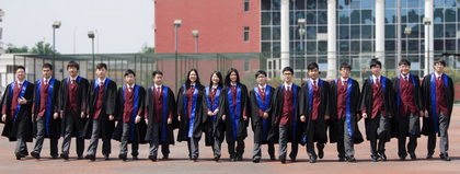 愛迪美國高中畢業照