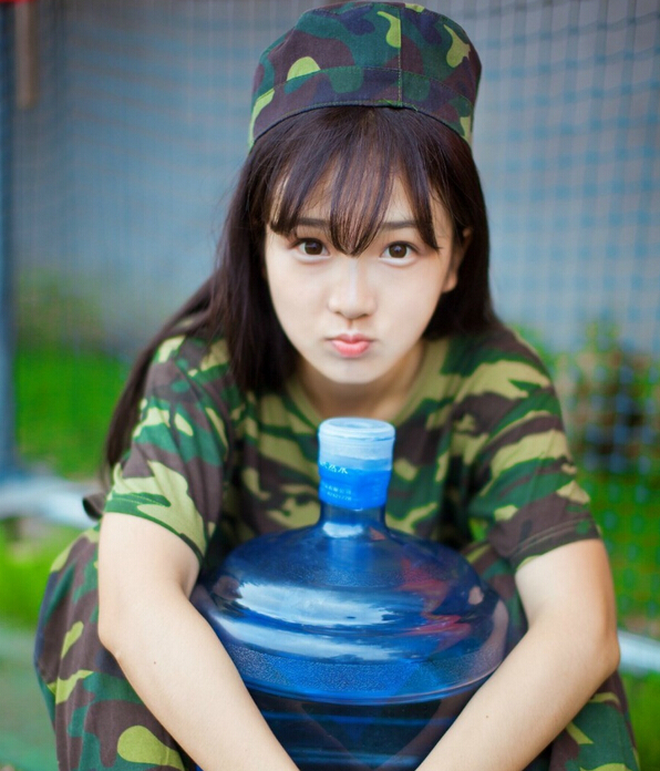 浙江大學(xué)軍訓(xùn)女神JOYIN素顏照