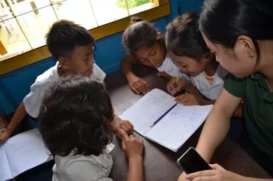 國際學(xué)校美女學(xué)霸柬埔寨支教公益行