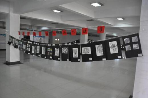 青島理工大學高等職業學院舉辦2016級藝術設計專業壁畫作品展