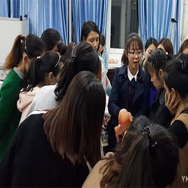 成都大學醫(yī)學院護理學院承辦的“2017年成都市基層醫(yī)療衛(wèi)生機構(gòu)社區(qū)護士骨干培訓班”第五期開班