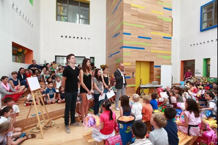 為什么富豪們都把孩子們送去了國際學校呢?