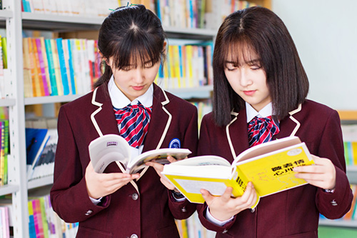 新府學(xué)國(guó)際高中