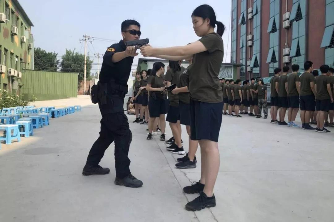 軍訓掠影清華志清國際2018級新生