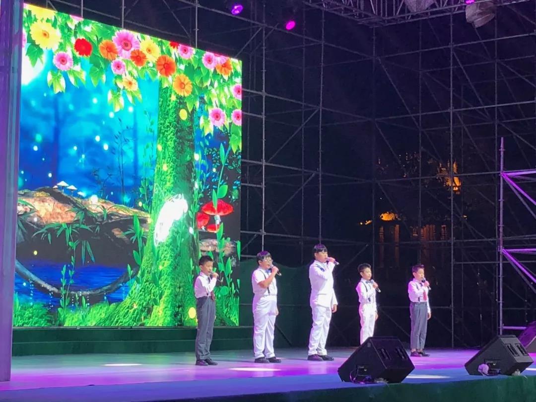 回饋社區(qū),北京愛迪學(xué)校萌娃點(diǎn)亮朝陽區(qū)基層文化展演