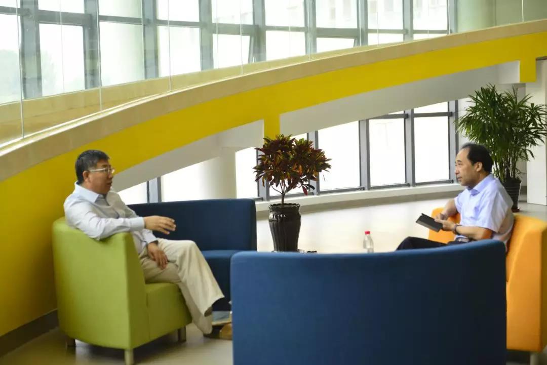 北大科技園、北大青鳥領導蒞臨北大附屬益田同文學校考察