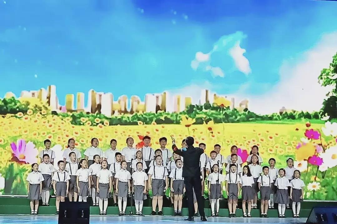 回饋社區(qū),北京愛迪學(xué)校萌娃點(diǎn)亮朝陽區(qū)基層文化展演