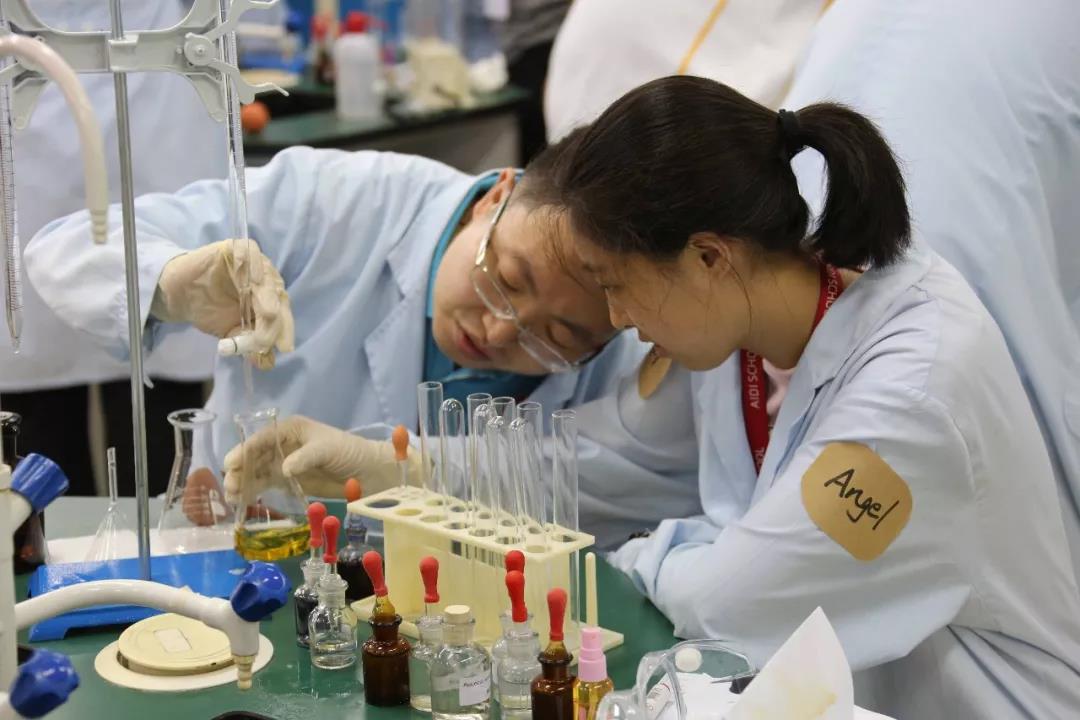 準(zhǔn)備學(xué)習(xí)A Level課程 愛(ài)迪學(xué)校提醒大家先問(wèn)自己三個(gè)問(wèn)題