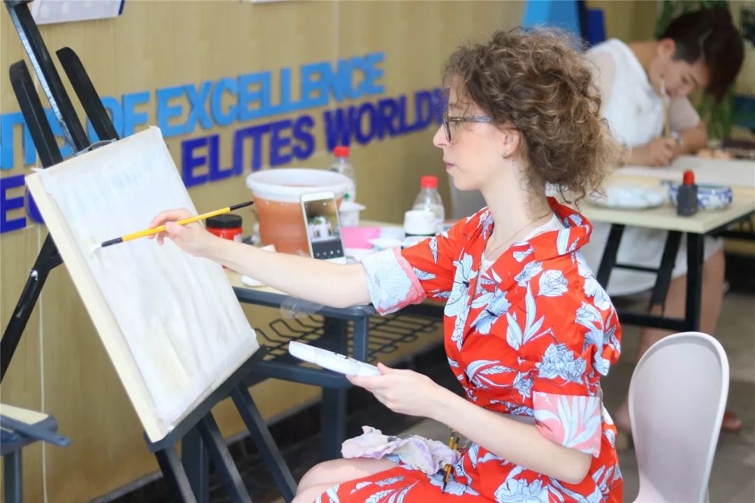 新府學外國語學校