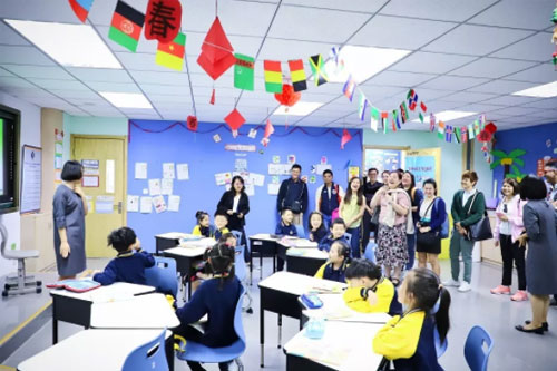 新府學外國語學校