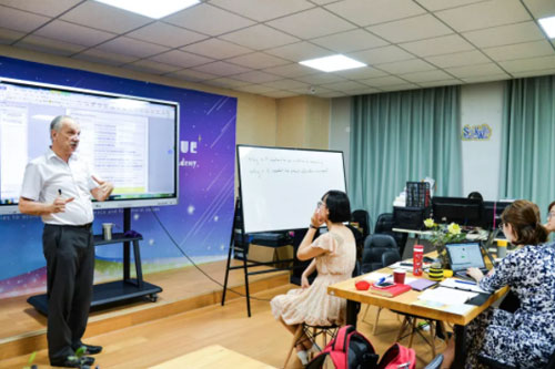 新府學外國語學校