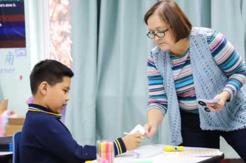 新府學(xué)外國語學(xué)校