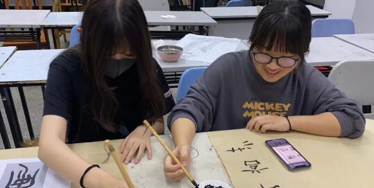 北京語言大學(xué)留學(xué)服務(wù)中心藝術(shù)班