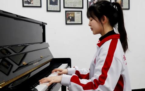 北京東方紅學校高考班