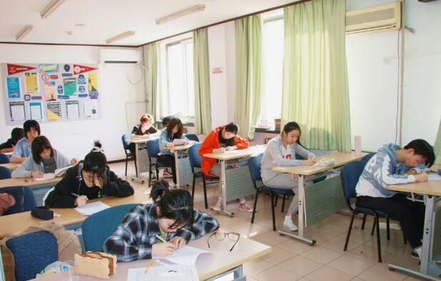 易賽思國際高中