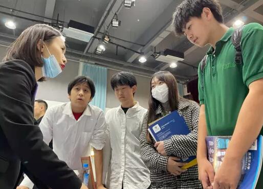 青苗國(guó)際雙語(yǔ)學(xué)校