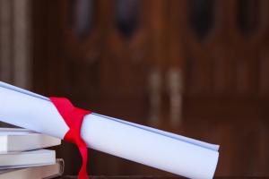 初中畢業(yè)考五年制大專,有哪些專業(yè)適合女生?