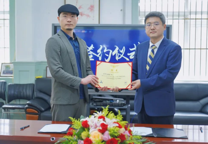 笛卡爾學(xué)院與天津法拉古特學(xué)校合作開設(shè)法語國際高中項目