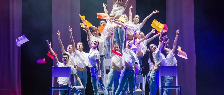 女孩子為什么首選播音與主持專業?