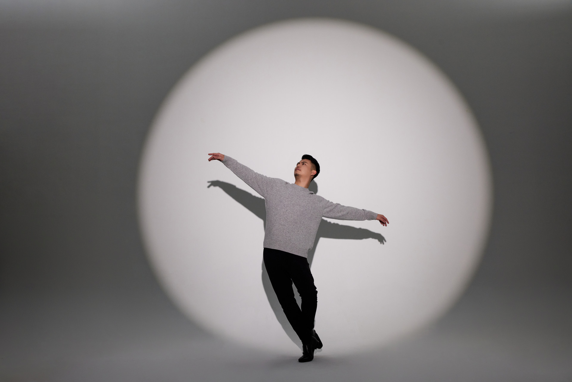 表演專業的大專生畢業后干什么工作?