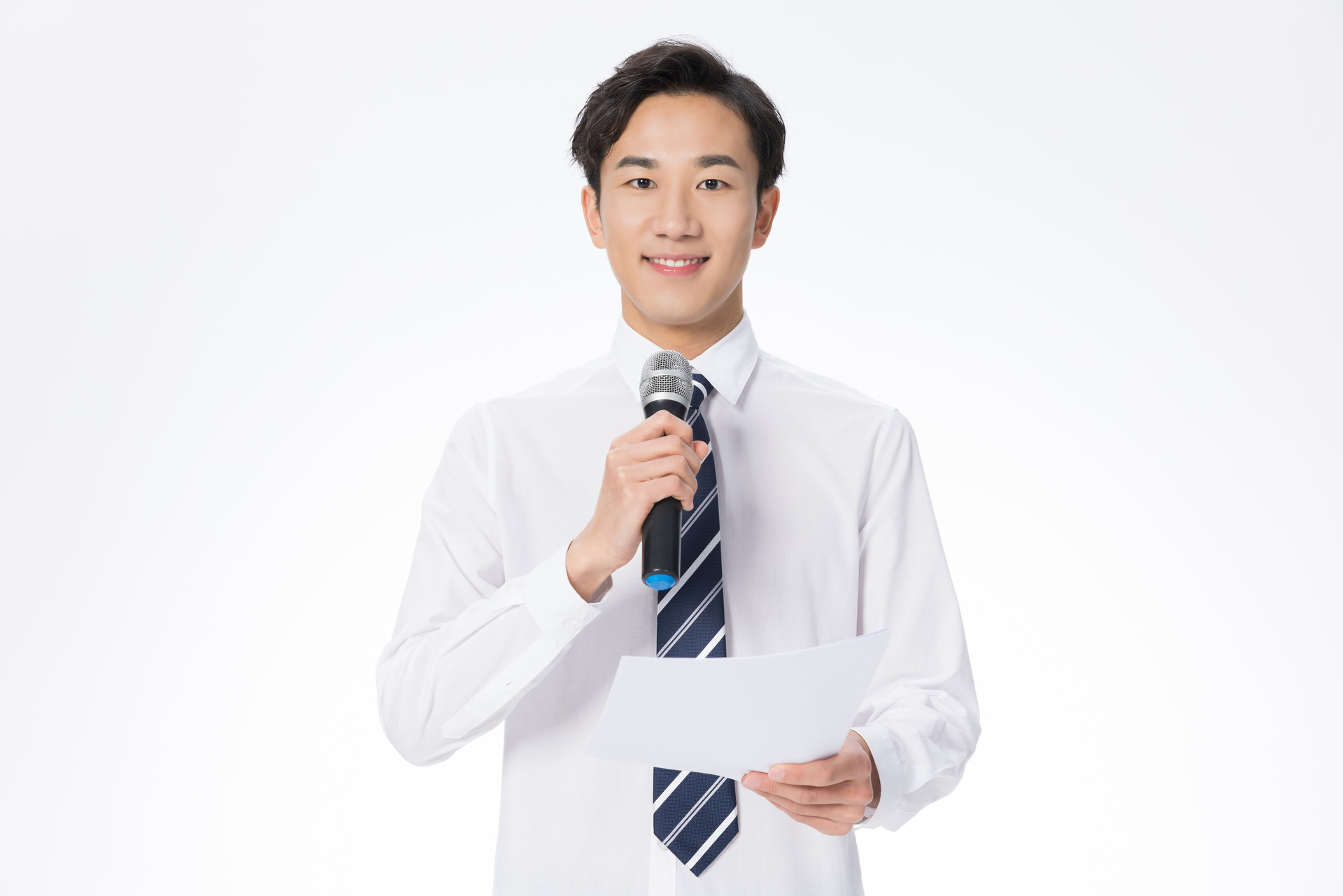 初中生如何提高自己的播音主持技能?