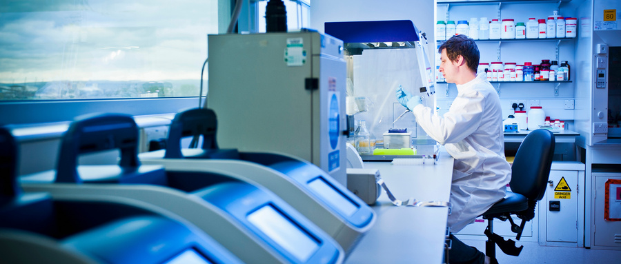 學人工智能專業是不是花錢非常多?