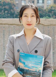 成都石室天府中學國際部A-Level課程經濟學教師.jpg