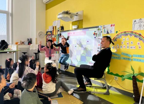 耀華國際教育學校北京亦莊校區幼兒園課堂13