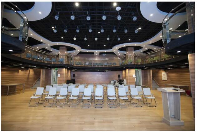 北京明誠外國語學校洪堡學院環(huán)境與與硬件設施