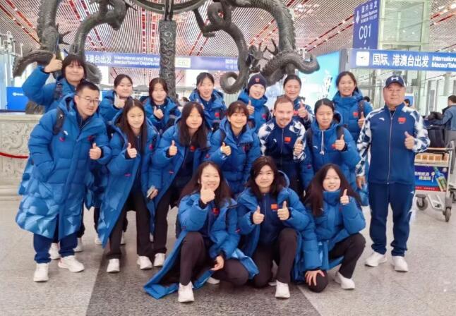 中國國家女子冰球隊及教練