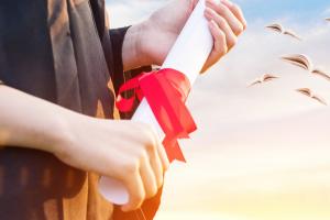 濱州學院乘務學院一年生活費需要多少？