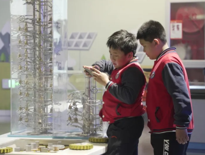 北京市海淀區(qū)崛起實(shí)驗(yàn)學(xué)校師生社會實(shí)踐課堂——走進(jìn)北京科學(xué)中心