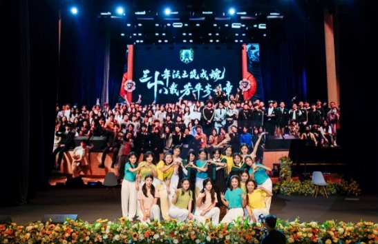 北京德閎學(xué)校幼兒園大班的寶貝們畢業(yè)啦