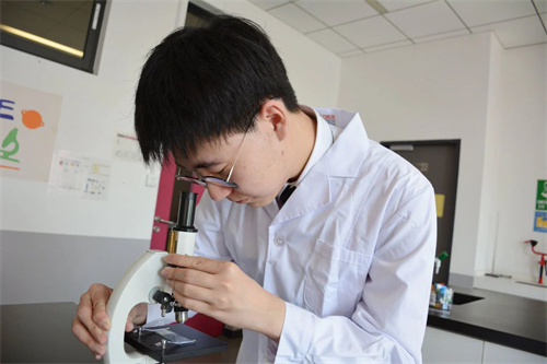 黑利伯瑞2024屆優秀畢業生孫慧寶