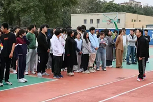 北京市實驗外國語學校開展校園安全教育活動：消防安全應急疏散演習