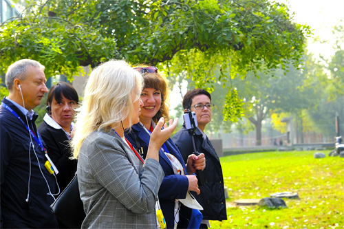 俄羅斯公立學(xué)校來樹人學(xué)校訪問