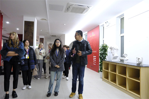 俄羅斯公立學(xué)校來樹人學(xué)校訪問