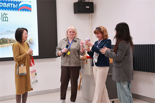 俄羅斯公立學(xué)校來樹人學(xué)校訪問g