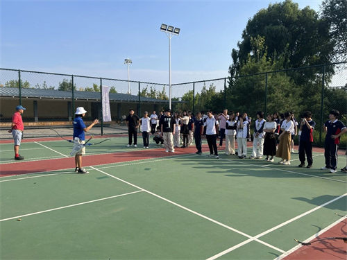 中育貝拉國際高中社團(tuán)活動-射箭