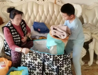 “寒冬送暖,棉衣傳情”北京市匯賢學校師生愛心捐贈青海玉樹稱多縣