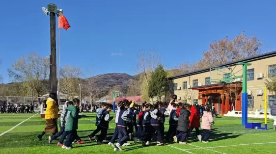 尚麗外國語學(xué)校小學(xué)跑步