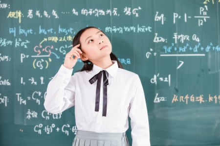 海淀區崛起實驗學校伙食費每月多少，回民如何處理就餐問題？