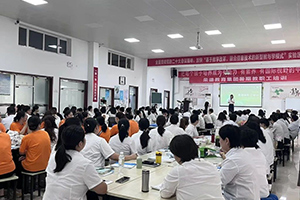 華油榮德小學開展2025年暑期教職工培訓：養天地正氣，做真正教育！