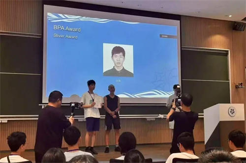 青苗學校學生獲丘成桐數學營銀獎